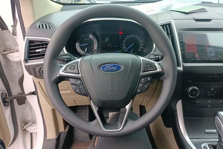 Used Ford Edge 2016 EcoBoost 245 Two-Wheel-Drive Titanium 5-Seater Steering Wheel