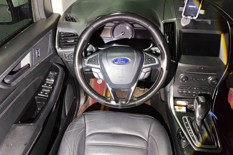 Used Ford Edge 2016 EcoBoost 245 Two-Wheel-Drive Titanium 7-Seater Steering Wheel