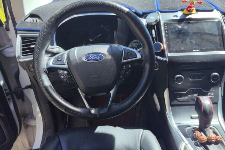 Used Ford Edge 2016 EcoBoost 245 Four-Wheel Drive Titanium Edition 7-Seater Steering Wheel