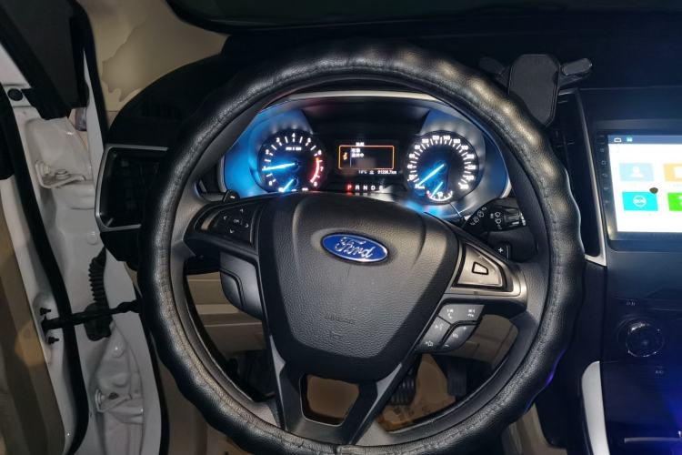 Used Ford Edge 2016 EcoBoost 245 Two-Wheel-Drive Titanium 5-Seater Steering Wheel