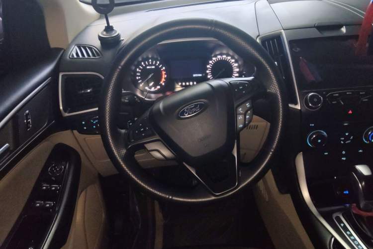 Used Ford Edge 2016 EcoBoost 245 Two-Wheel-Drive Titanium 5-Seater Steering Wheel