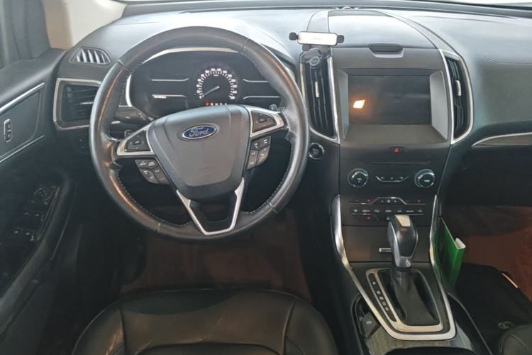 Used Ford Edge 2016 EcoBoost 245 Two-Wheel-Drive Titanium 7-Seater Steering Wheel