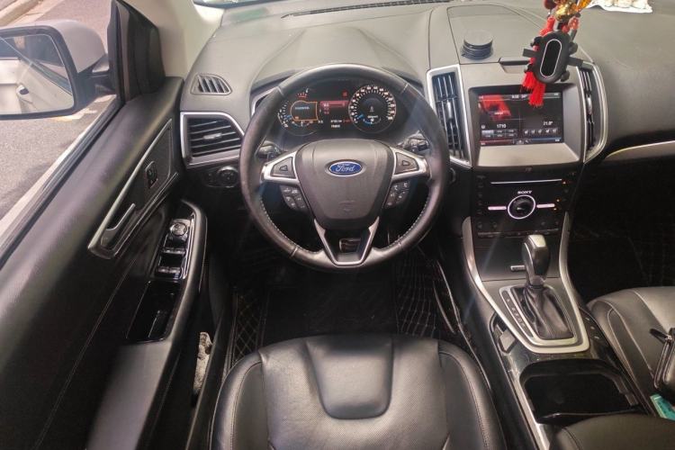 Used Ford Edge 2016 EcoBoost 245 Four-Wheel Drive Titanium 7-Seater Steering Wheel