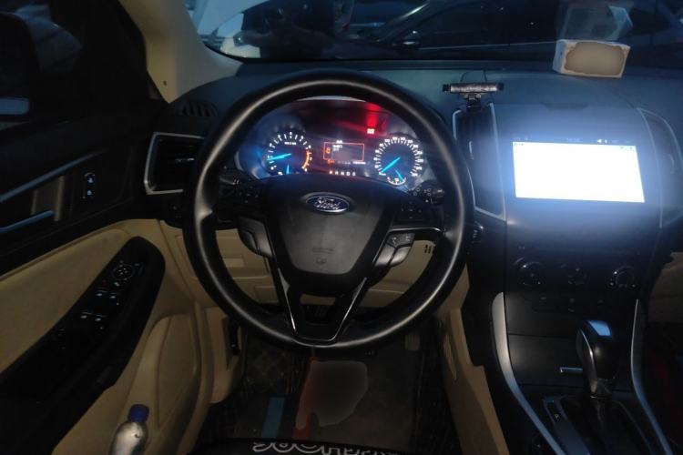 Used Ford Edge 2016 EcoBoost 245 Two-Wheel-Drive Titanium 5-Seater Steering Wheel