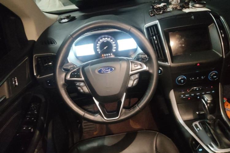 Used Ford Edge 2016 EcoBoost 245 Two-Wheel-Drive Titanium 7-Seater Steering Wheel