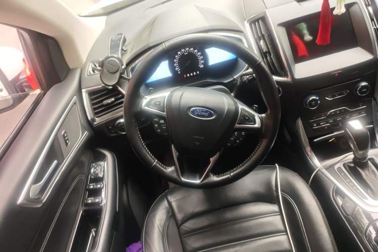 Used Ford Edge 2016 EcoBoost 245 Four-Wheel Drive Titanium Edition 7-Seater Steering Wheel