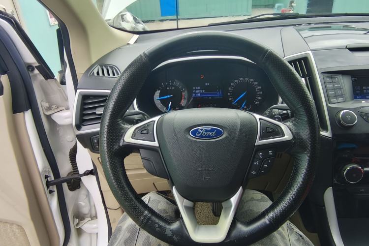 Used Ford Edge 2016 EcoBoost 245 Two-Wheel-Drive Titanium 5-Seater Steering Wheel