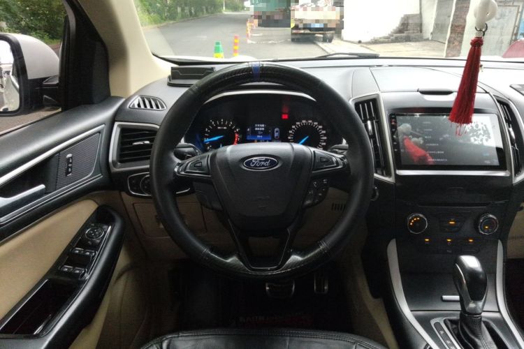 Used Ford Edge 2016 EcoBoost 245 Two-Wheel-Drive Titanium 5-Seater Steering Wheel