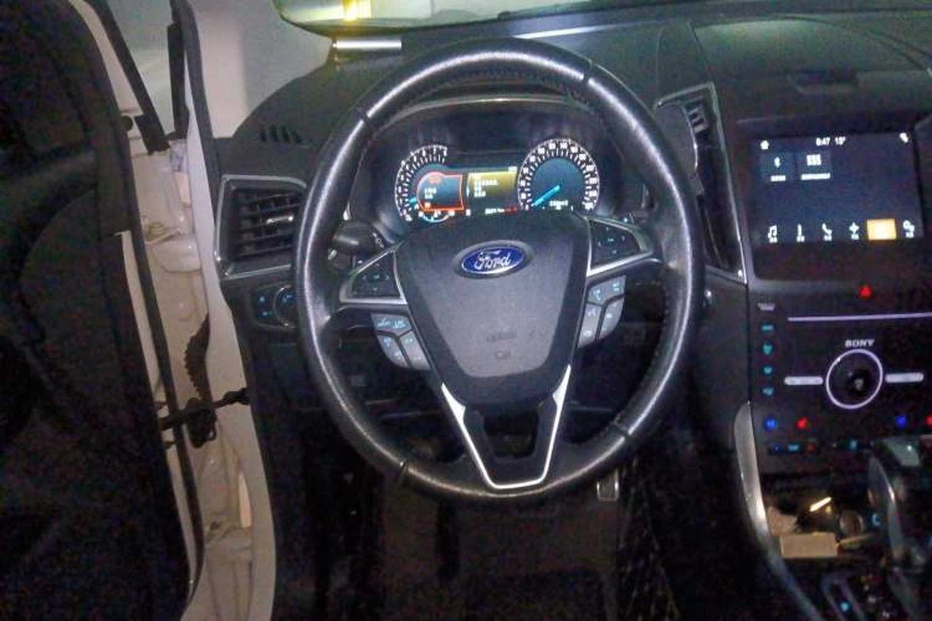 Used Ford Edge 2016 EcoBoost 245 Four-Wheel Drive Titanium 7-Seater Steering Wheel