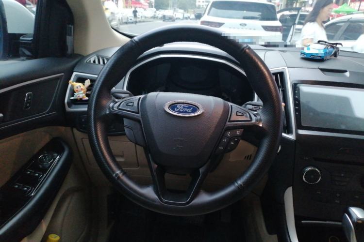 Used Ford Edge 2016 EcoBoost 245 Two-Wheel-Drive Titanium 5-Seater Steering Wheel