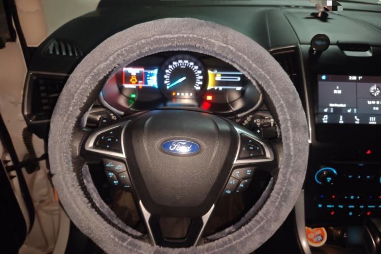 Used Ford Edge 2016 EcoBoost 245 Two-Wheel-Drive Titanium 7-Seater Steering Wheel
