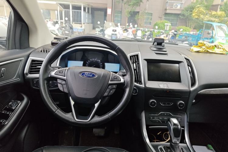 Used Ford Edge 2016 EcoBoost 245 Two-Wheel-Drive Titanium 7-Seater Steering Wheel