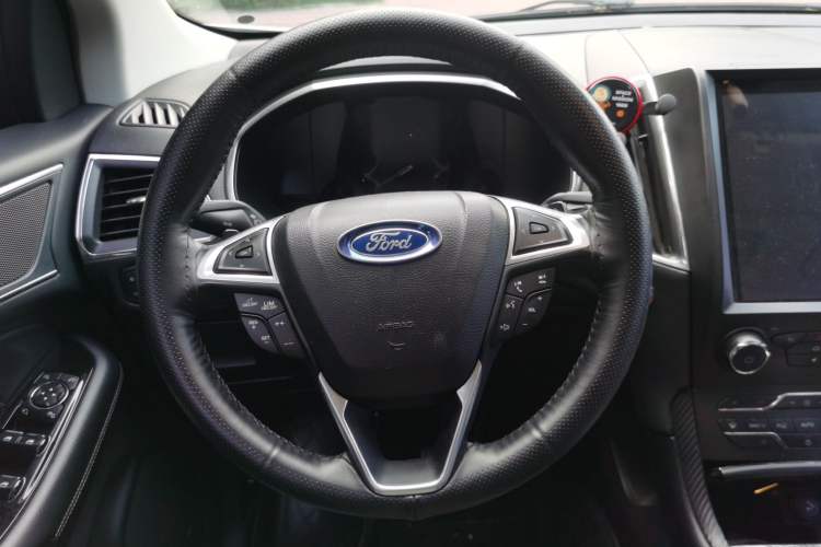 Used Ford Edge 2016 EcoBoost 245 Two-Wheel-Drive Titanium 7-Seater Steering Wheel