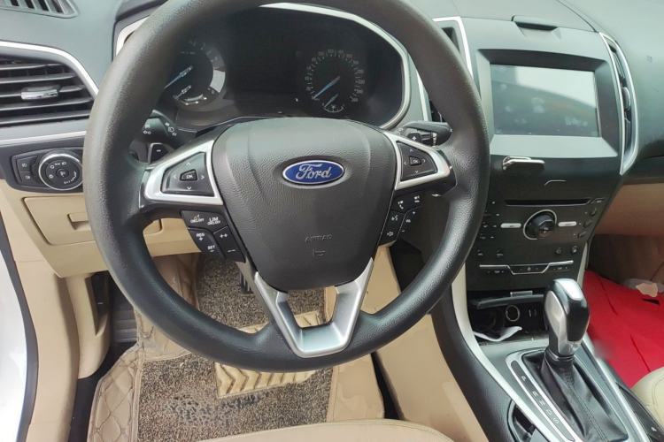 Used Ford Edge 2016 EcoBoost 245 Two-Wheel-Drive Titanium 5-Seater Steering Wheel