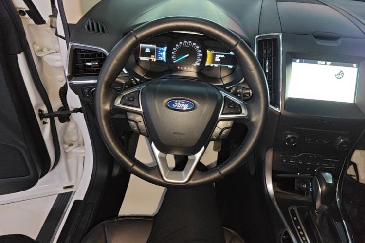 Used Ford Edge 2016 EcoBoost 245 Two-Wheel-Drive Titanium 7-Seater Steering Wheel