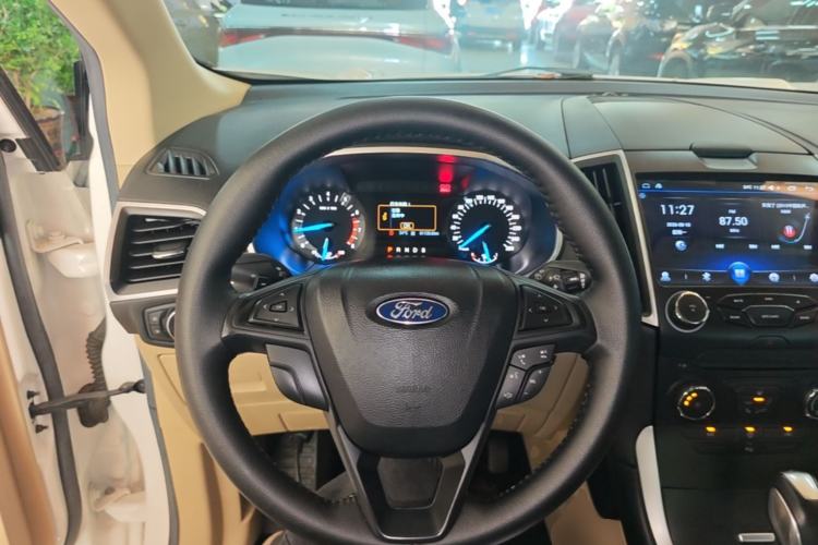Used Ford Edge 2016 EcoBoost 245 Two-Wheel-Drive Titanium 5-Seater Steering Wheel