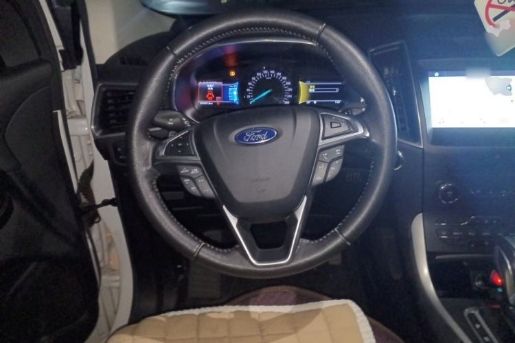 Used Ford Edge 2016 EcoBoost 245 Two-Wheel-Drive Titanium 7-Seater Steering Wheel