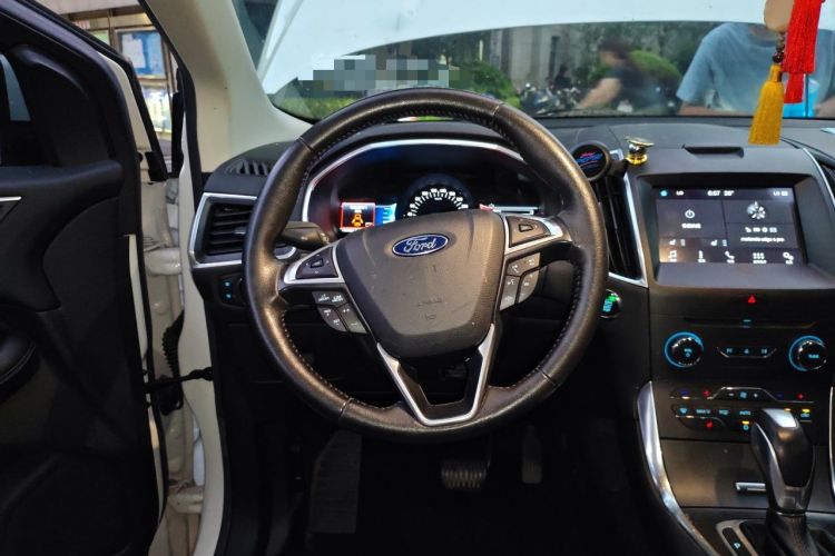 Used Ford Edge 2016 EcoBoost 245 Two-Wheel-Drive Titanium 7-Seater Steering Wheel
