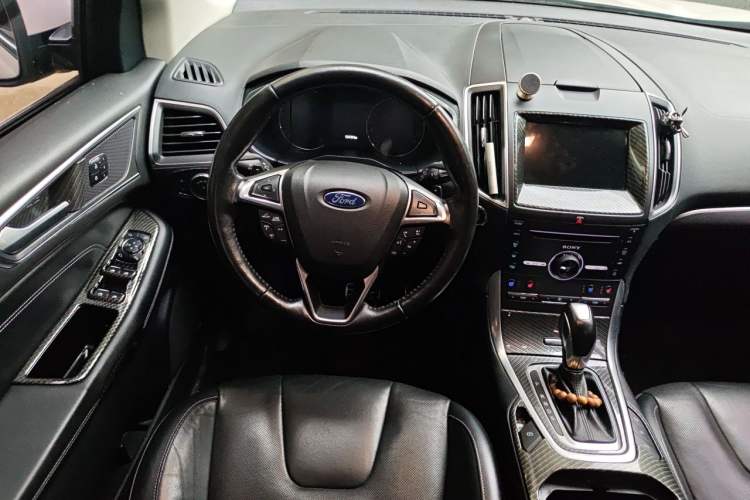Used Ford Edge 2016 EcoBoost 245 Four-Wheel Drive Titanium 7-Seater Steering Wheel