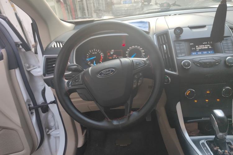 Used Ford Edge 2016 EcoBoost 245 Two-Wheel-Drive Titanium 5-Seater Steering Wheel