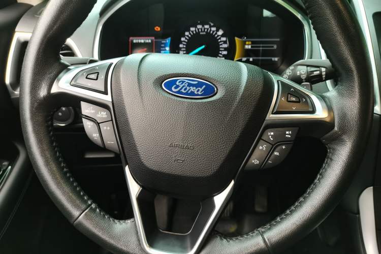 Used Ford Edge 2016 EcoBoost 245 Two-Wheel-Drive Titanium 7-Seater Steering Wheel