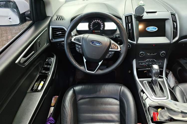 Used Ford Edge 2016 EcoBoost 245 Two-Wheel-Drive Titanium 7-Seater Steering Wheel
