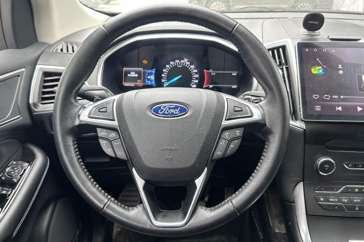 Used Ford Edge 2016 EcoBoost 245 Two-Wheel-Drive Titanium 7-Seater Steering Wheel