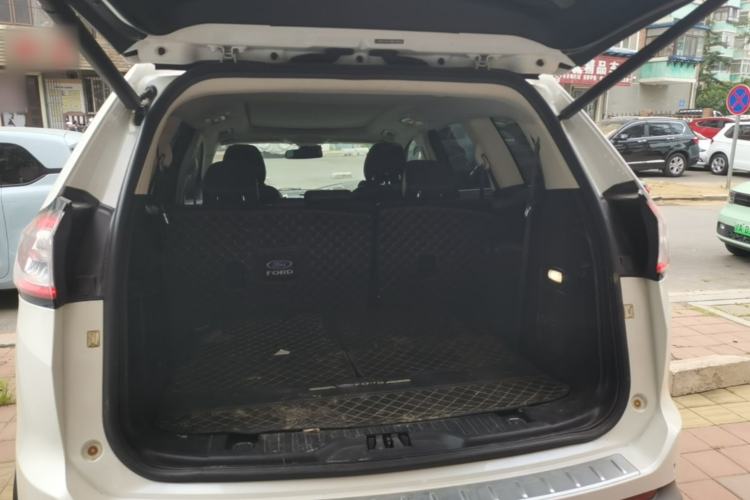 Used Ford Edge 2016 EcoBoost 245 Two-Wheel-Drive Titanium 7-Seater Trunk