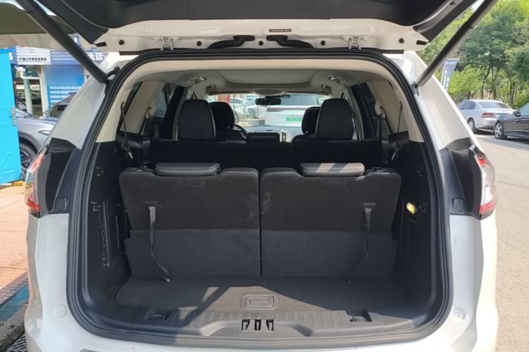 Used Ford Edge 2016 EcoBoost 245 Two-Wheel-Drive Titanium 7-Seater Trunk