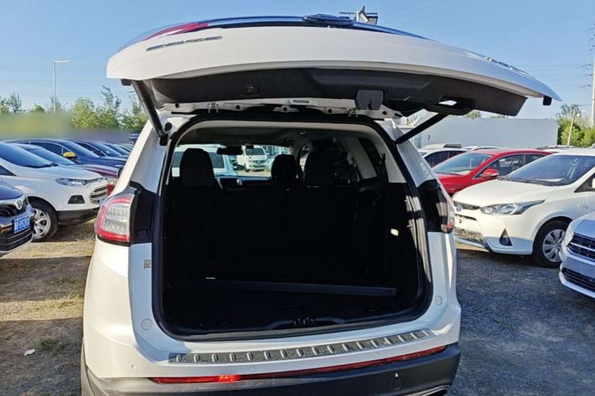Used Ford Edge 2016 EcoBoost 245 Two-Wheel-Drive Titanium 7-Seater Trunk