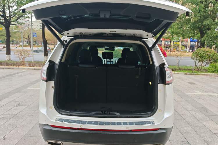 Used Ford Edge 2016 EcoBoost 245 Two-Wheel-Drive Titanium 7-Seater Trunk