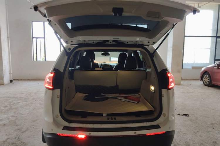 Used Ford Edge 2016 EcoBoost 245 Two-Wheel-Drive Titanium 5-Seater Trunk