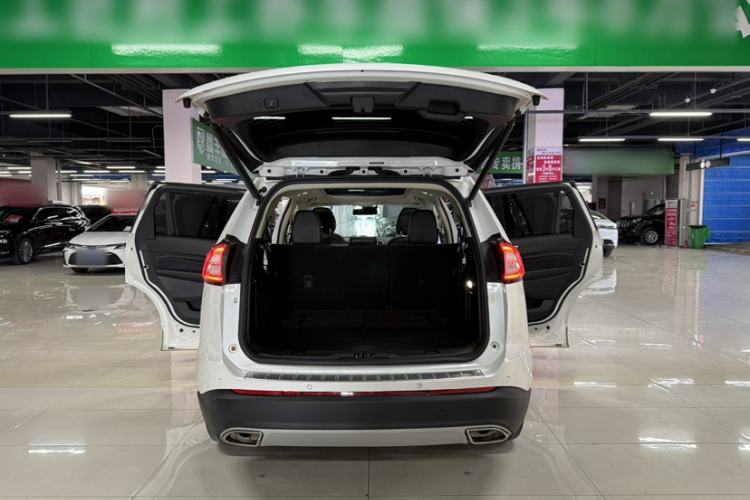 Used Ford Edge 2016 EcoBoost 245 Four-Wheel Drive Titanium Edition 7-Seater Trunk