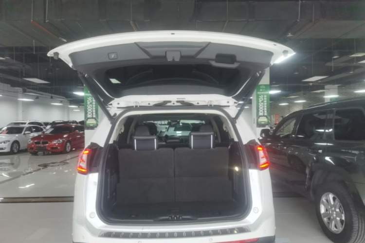 Used Ford Edge 2016 EcoBoost 245 Four-Wheel Drive Titanium 7-Seater Trunk
