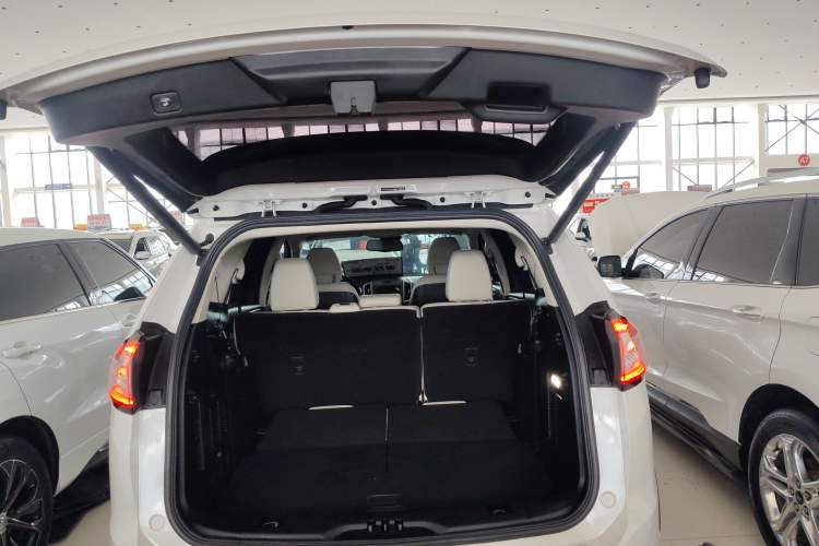 Used Ford Edge 2016 EcoBoost 245 Four-Wheel Drive Titanium 7-Seater Trunk