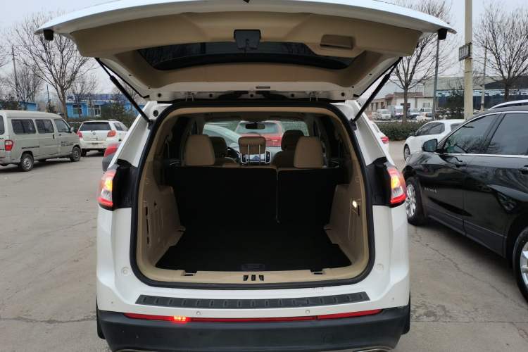 Used Ford Edge 2016 EcoBoost 245 Two-Wheel-Drive Titanium 5-Seater Trunk