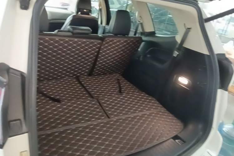 Used Ford Edge 2016 EcoBoost 245 Two-Wheel-Drive Titanium 7-Seater Trunk