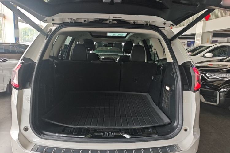 Used Ford Edge 2016 EcoBoost 245 Two-Wheel-Drive Titanium 7-Seater Trunk