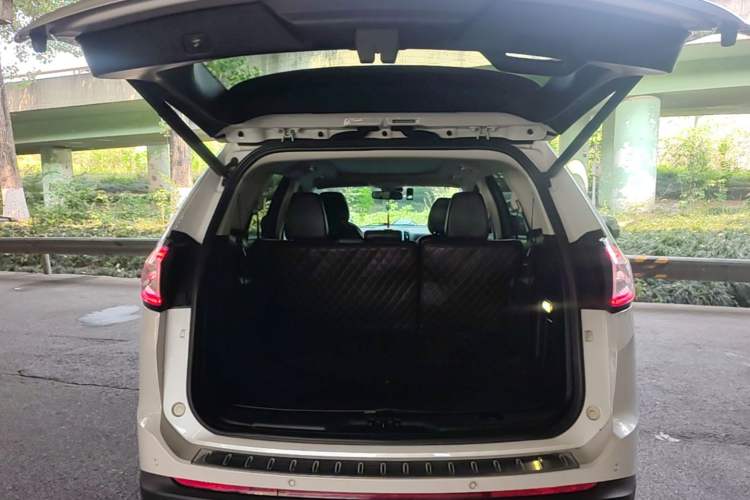 Used Ford Edge 2016 EcoBoost 245 Two-Wheel-Drive Titanium 7-Seater Trunk