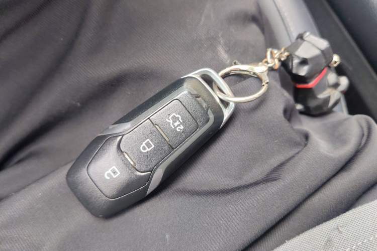 Used Ford Edge 2016 EcoBoost 245 Four-Wheel Drive Titanium 7-Seater Vehicle Key