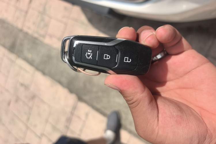 Used Ford Edge 2016 EcoBoost 245 Four-Wheel Drive Titanium 7-Seater Vehicle Key
