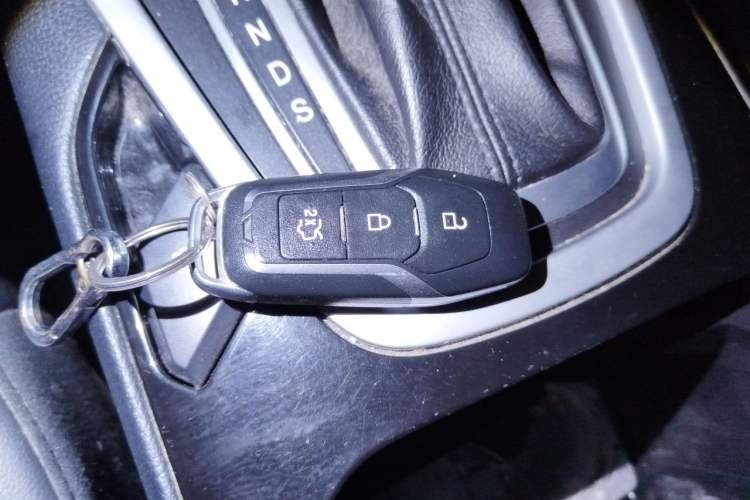 Used Ford Edge 2016 EcoBoost 245 Two-Wheel-Drive Titanium 7-Seater Vehicle Key