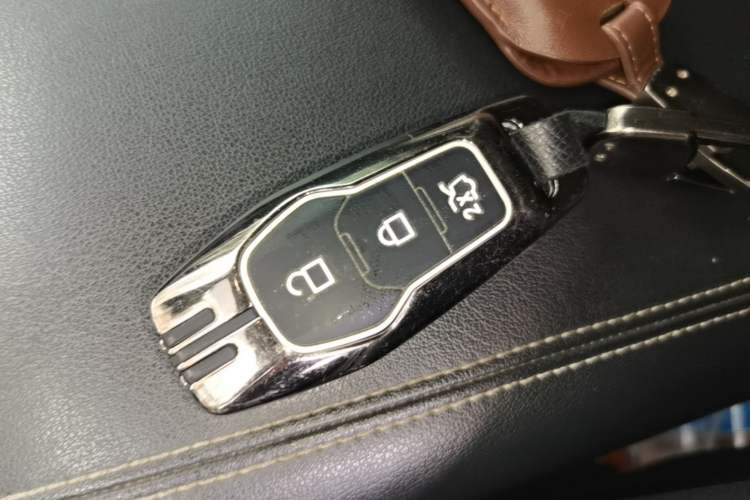 Used Ford Edge 2016 EcoBoost 245 Two-Wheel-Drive Titanium 7-Seater Vehicle Key