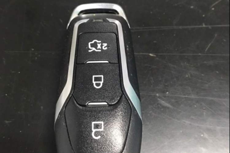 Used Ford Edge 2016 EcoBoost 245 Two-Wheel-Drive Titanium 7-Seater Vehicle Key