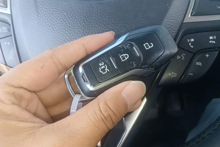 Used Ford Edge 2016 EcoBoost 245 Two-Wheel-Drive Titanium 7-Seater Vehicle Key