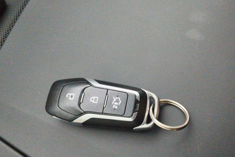 Used Ford Edge 2016 EcoBoost 245 Four-Wheel Drive Titanium 7-Seater Vehicle Key