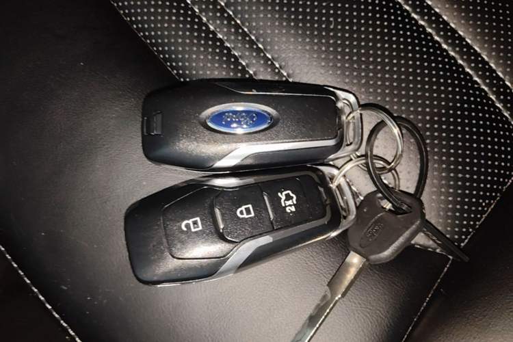 Used Ford Edge 2016 EcoBoost 245 Two-Wheel-Drive Titanium 5-Seater Vehicle Key