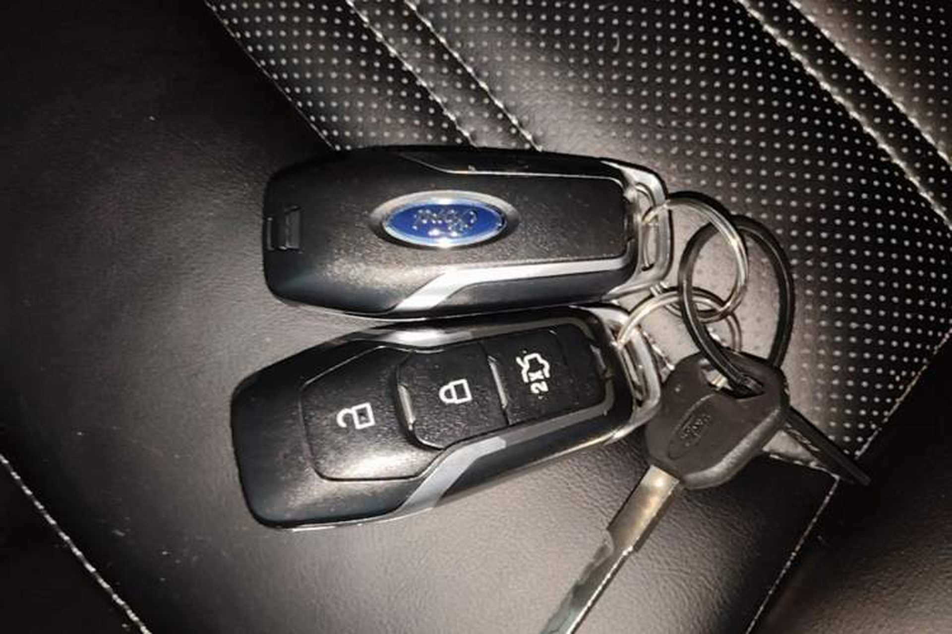 Used Ford Edge 2016 EcoBoost 245 Two-Wheel-Drive Titanium 5-Seater Vehicle Key