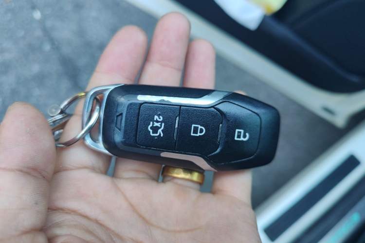 Used Ford Edge 2016 EcoBoost 245 Four-Wheel Drive Titanium 7-Seater Vehicle Key