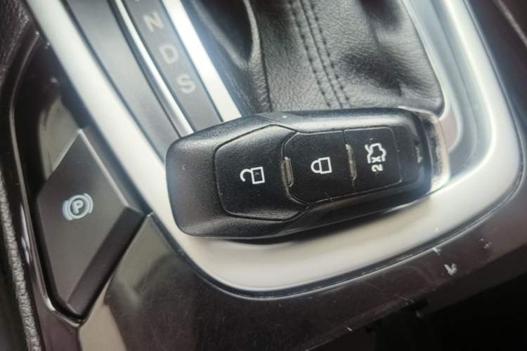 Used Ford Edge 2016 EcoBoost 245 Two-Wheel-Drive Titanium 7-Seater Vehicle Key